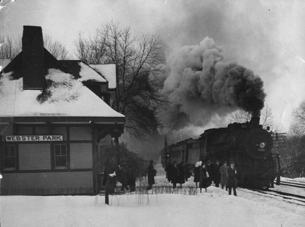 Pacific Local stops in Webster Groves, 1946
